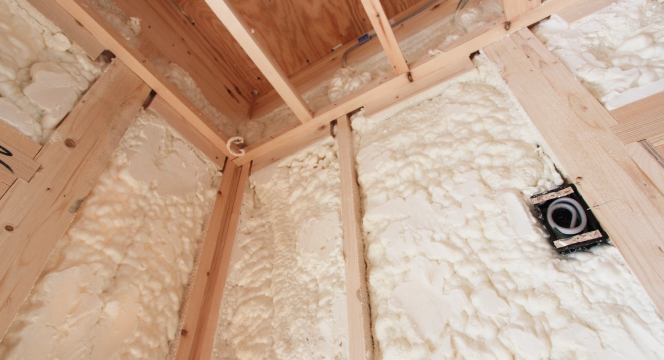 リノベーションに最適の吹き付け断熱材